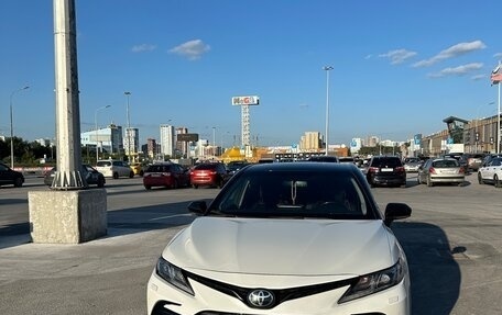 Toyota Camry, 2021 год, 3 700 000 рублей, 2 фотография