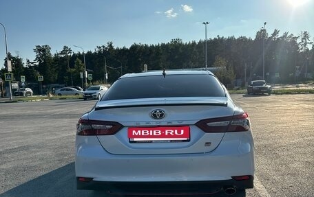 Toyota Camry, 2021 год, 3 700 000 рублей, 6 фотография