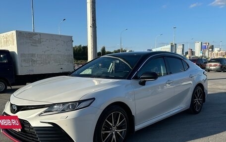Toyota Camry, 2021 год, 3 700 000 рублей, 3 фотография