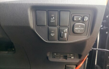Toyota Prius, 2013 год, 1 450 000 рублей, 12 фотография