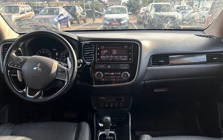 Mitsubishi Outlander III рестайлинг 3, 2018 год, 2 350 000 рублей, 2 фотография