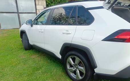 Toyota RAV4, 2020 год, 2 600 000 рублей, 4 фотография