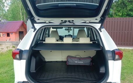 Toyota RAV4, 2020 год, 2 600 000 рублей, 6 фотография