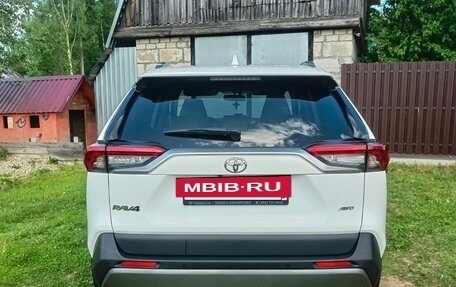 Toyota RAV4, 2020 год, 2 600 000 рублей, 3 фотография