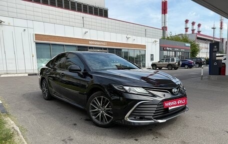 Toyota Camry, 2023 год, 3 470 000 рублей, 2 фотография