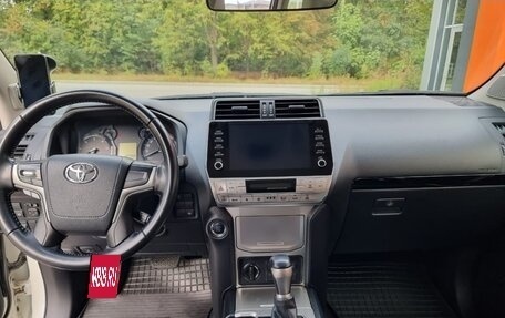 Toyota Land Cruiser Prado 150 рестайлинг 2, 2021 год, 5 700 000 рублей, 6 фотография