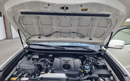 Toyota Land Cruiser Prado 150 рестайлинг 2, 2021 год, 5 700 000 рублей, 9 фотография
