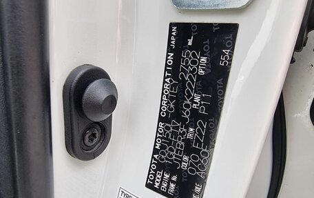 Toyota Land Cruiser Prado 150 рестайлинг 2, 2021 год, 5 700 000 рублей, 12 фотография