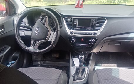 Hyundai Solaris II рестайлинг, 2018 год, 1 350 000 рублей, 5 фотография