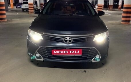 Toyota Camry, 2017 год, 1 800 000 рублей, 2 фотография