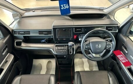 Honda Stepwgn IV, 2016 год, 2 299 900 рублей, 16 фотография