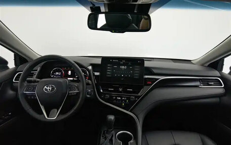 Toyota Camry, 2021 год, 2 400 000 рублей, 5 фотография