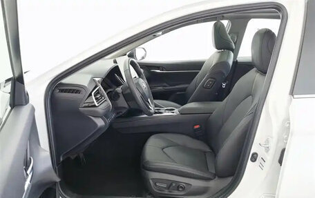 Toyota Camry, 2021 год, 2 400 000 рублей, 10 фотография