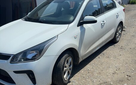 KIA Rio IV, 2018 год, 1 390 000 рублей, 2 фотография