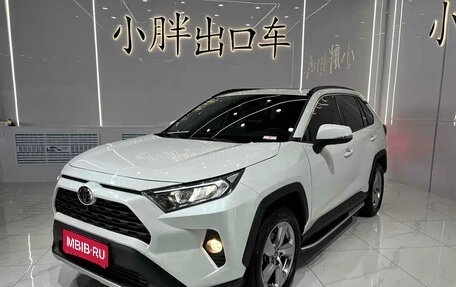 Toyota RAV4, 2021 год, 2 400 000 рублей, 1 фотография