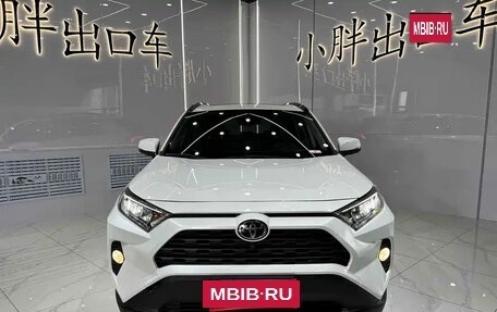 Toyota RAV4, 2021 год, 2 400 000 рублей, 2 фотография