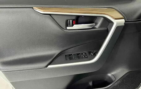 Toyota RAV4, 2021 год, 2 400 000 рублей, 8 фотография