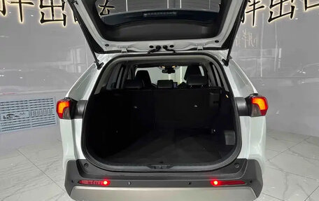 Toyota RAV4, 2021 год, 2 400 000 рублей, 19 фотография