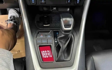 Toyota RAV4, 2021 год, 2 400 000 рублей, 13 фотография
