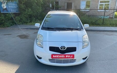 Toyota Yaris III рестайлинг, 2008 год, 445 000 рублей, 2 фотография