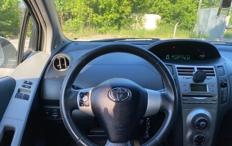 Toyota Yaris III рестайлинг, 2008 год, 445 000 рублей, 11 фотография