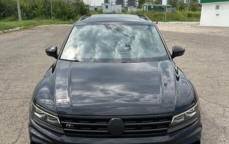 Volkswagen Tiguan II, 2019 год, 3 900 000 рублей, 2 фотография