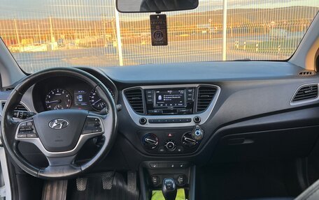 Hyundai Solaris II рестайлинг, 2018 год, 1 400 000 рублей, 10 фотография