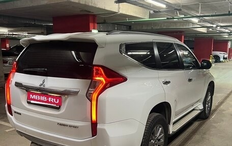 Mitsubishi Pajero Sport III рестайлинг, 2018 год, 2 500 000 рублей, 3 фотография