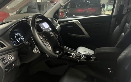 Mitsubishi Pajero Sport III рестайлинг, 2018 год, 2 500 000 рублей, 8 фотография