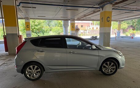 Hyundai Solaris II рестайлинг, 2012 год, 1 050 000 рублей, 5 фотография