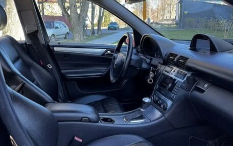 Mercedes-Benz C-Класс, 2004 год, 750 000 рублей, 8 фотография