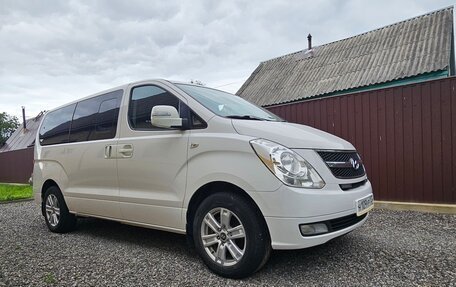 Hyundai H-1 II рестайлинг, 2015 год, 2 500 000 рублей, 4 фотография