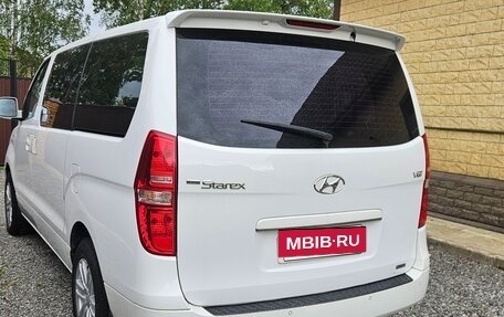 Hyundai H-1 II рестайлинг, 2015 год, 2 500 000 рублей, 8 фотография