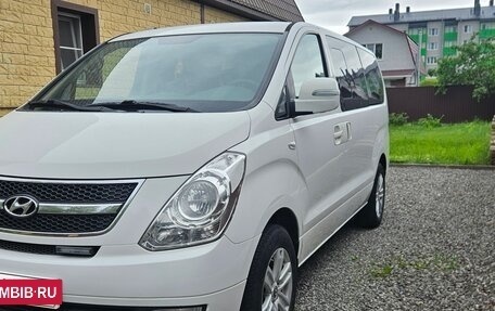 Hyundai H-1 II рестайлинг, 2015 год, 2 500 000 рублей, 2 фотография