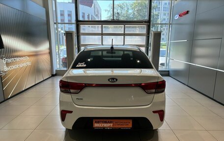 KIA Rio IV, 2018 год, 889 000 рублей, 5 фотография