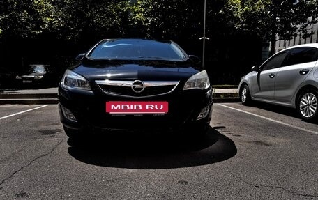 Opel Astra J, 2011 год, 870 000 рублей, 2 фотография