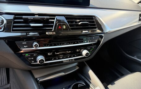 BMW 5 серия, 2019 год, 3 300 000 рублей, 40 фотография