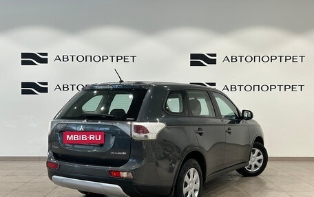 Mitsubishi Outlander III рестайлинг 3, 2014 год, 1 299 000 рублей, 7 фотография