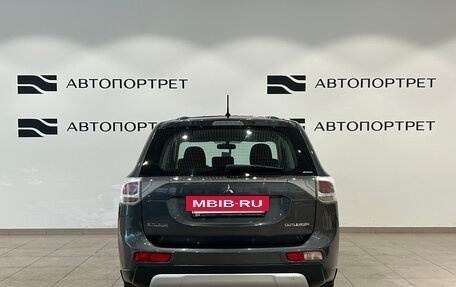 Mitsubishi Outlander III рестайлинг 3, 2014 год, 1 299 000 рублей, 6 фотография