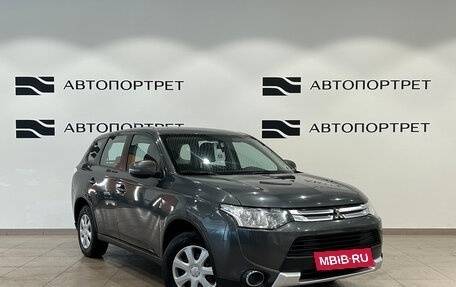 Mitsubishi Outlander III рестайлинг 3, 2014 год, 1 299 000 рублей, 9 фотография