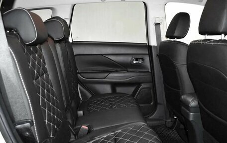 Mitsubishi Outlander III рестайлинг 3, 2022 год, 2 540 000 рублей, 13 фотография
