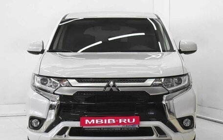 Mitsubishi Outlander III рестайлинг 3, 2022 год, 2 540 000 рублей, 2 фотография