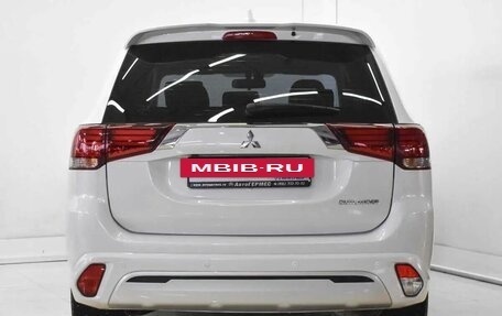 Mitsubishi Outlander III рестайлинг 3, 2022 год, 2 540 000 рублей, 3 фотография