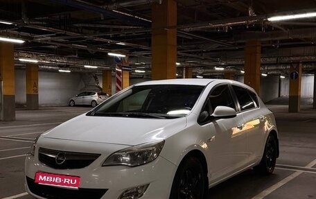 Opel Astra J, 2010 год, 670 000 рублей, 1 фотография