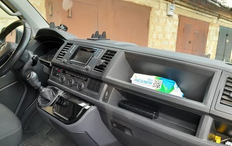 Volkswagen Caravelle T6 рестайлинг, 2018 год, 3 065 000 рублей, 7 фотография