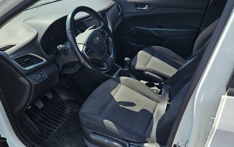 Hyundai Solaris II рестайлинг, 2017 год, 950 000 рублей, 5 фотография