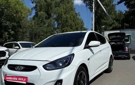 Hyundai Solaris II рестайлинг, 2012 год, 900 000 рублей, 6 фотография