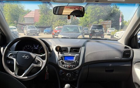 Hyundai Solaris II рестайлинг, 2012 год, 900 000 рублей, 15 фотография