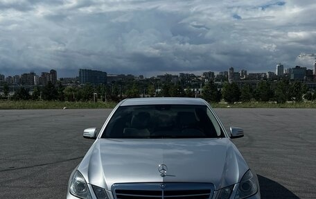Mercedes-Benz E-Класс, 2011 год, 2 200 000 рублей, 1 фотография