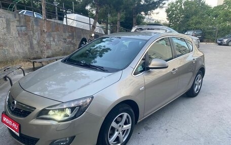 Opel Astra J, 2011 год, 810 000 рублей, 1 фотография